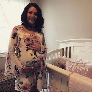 ⭐️HOST PICK⭐️S PINK BLUSH Floral maternity dress with bell sleeves in size SMALL
